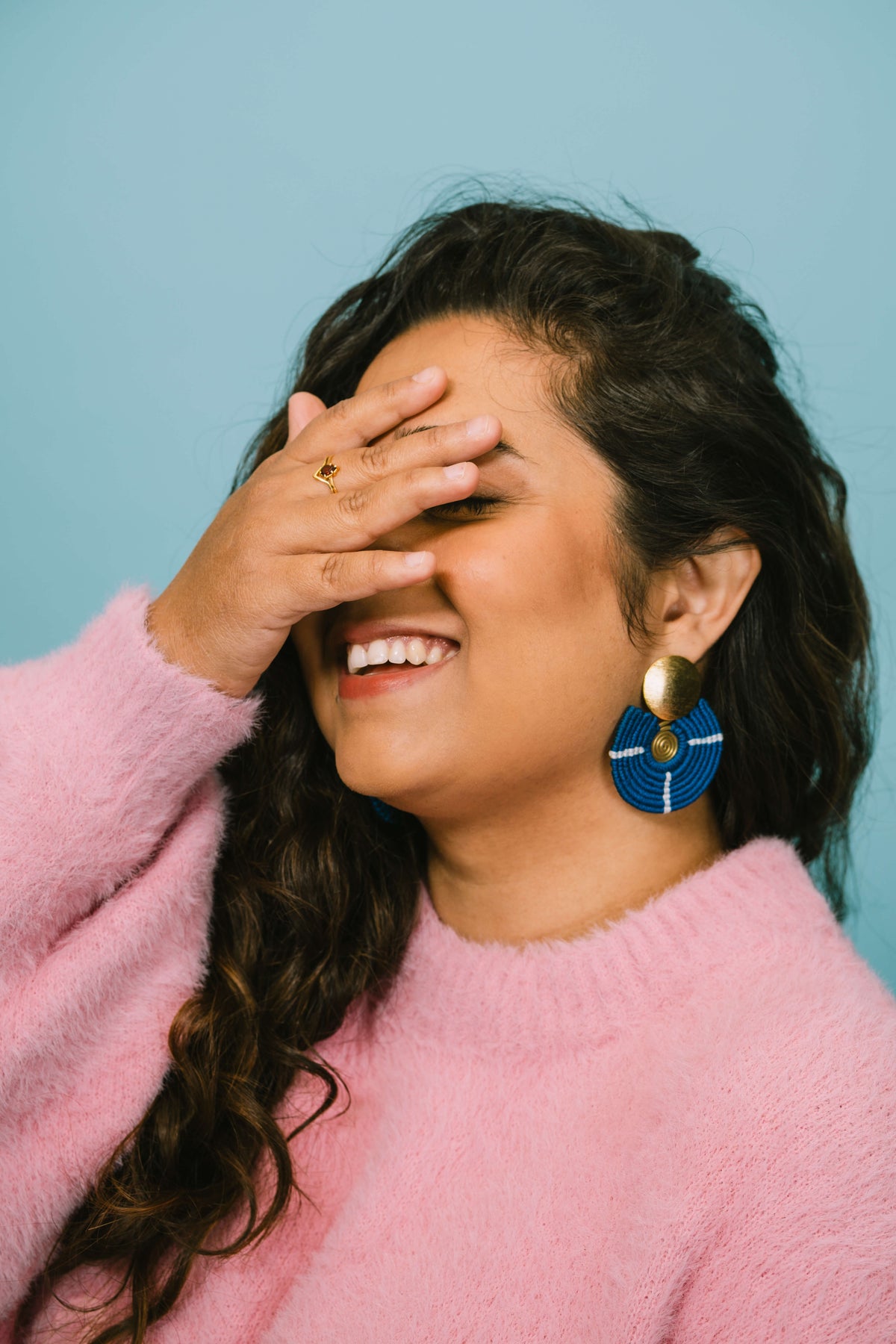 The Pioneer – Handgemaakte statement oorbellen uit Colombia - blauw